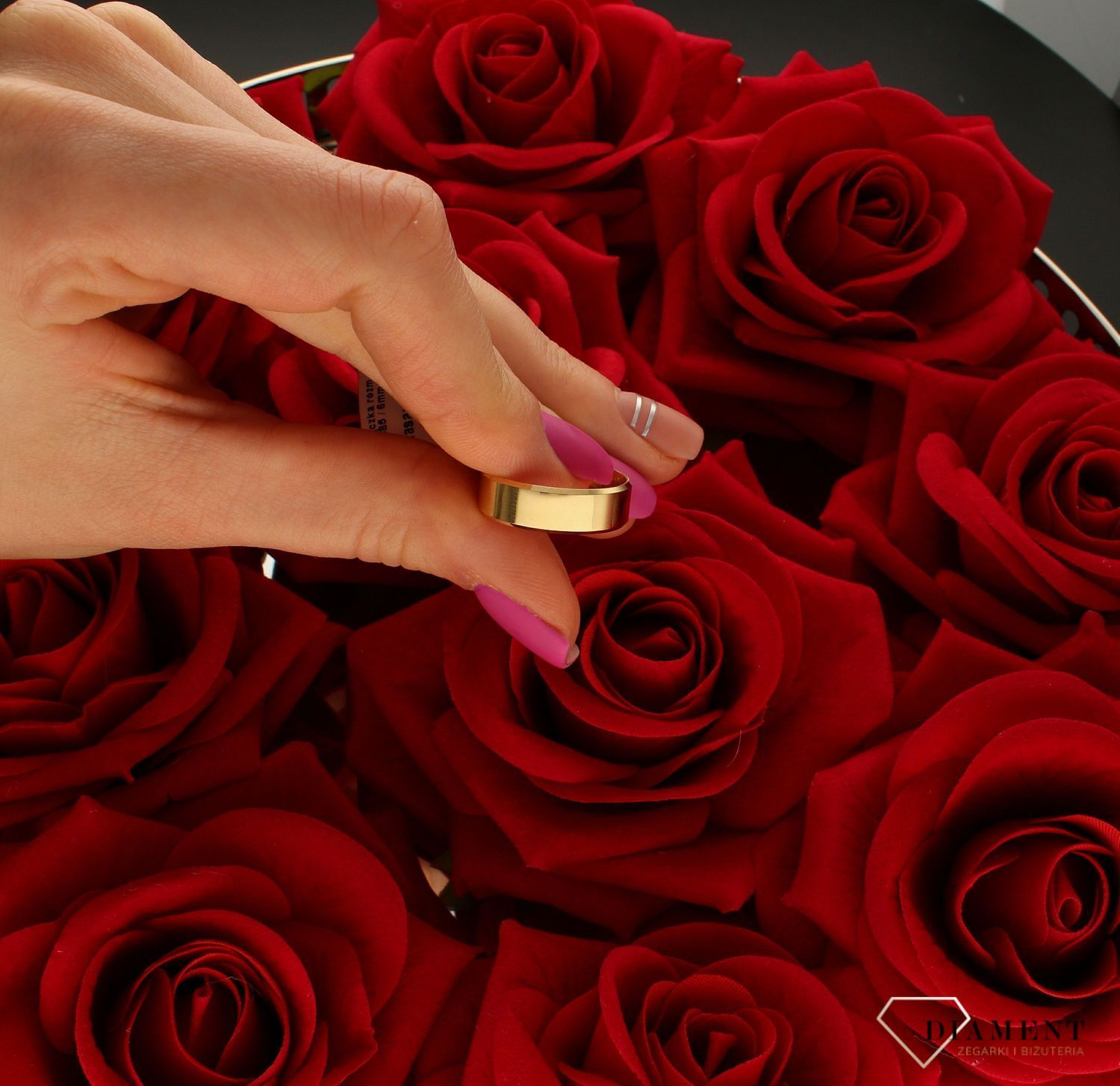 Złota obrączka tradycyjna 6mm Ścięte brzegi 6mm ścięte brzegi. Obrączka złota tradycyjna. Złota obrączka klasyczna. Złota obrączka ze ściętym brzegiem. Złota obrączka na każdą okazję. Złota obrączk.jpg